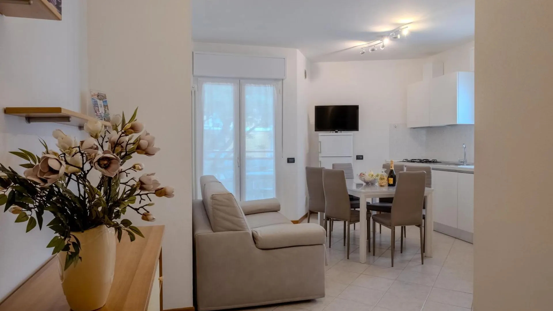 Viotto Apartments Lido di Jesolo 0*,  Itália